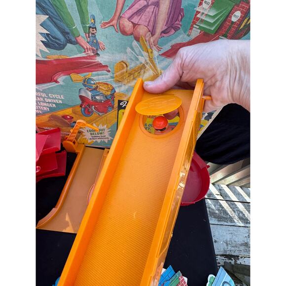 Rare 1966 Transogram CRAZEE CYCLE WACKY Motorcycle Rally Game Set Original Box. - Picture 8 of 16